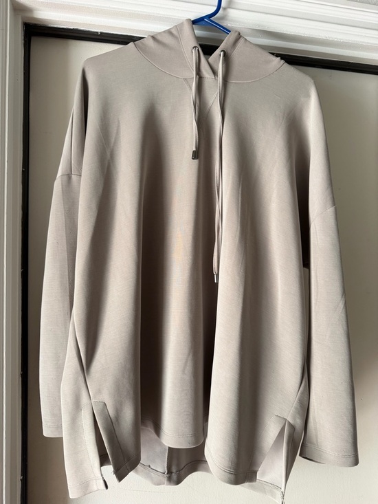 Cable & Gauge Sweaters - Cable & Gauge Neutral Gray Top with Branded Tag